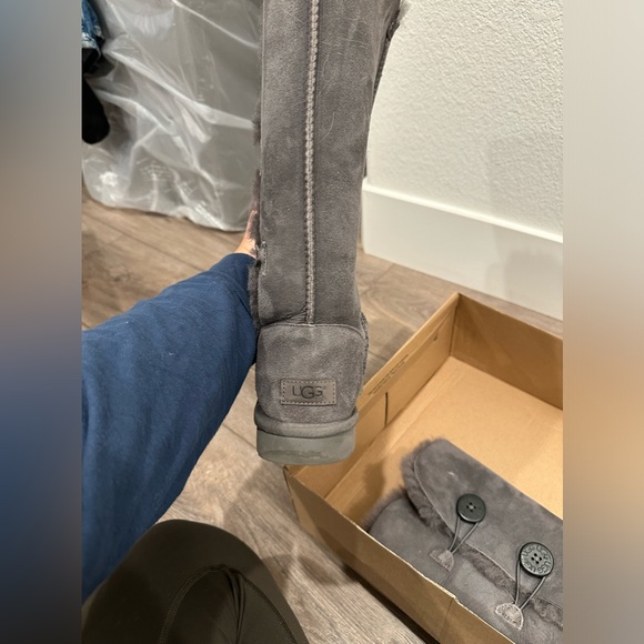 UGG Australia grey boots. - Picture 4 of 7